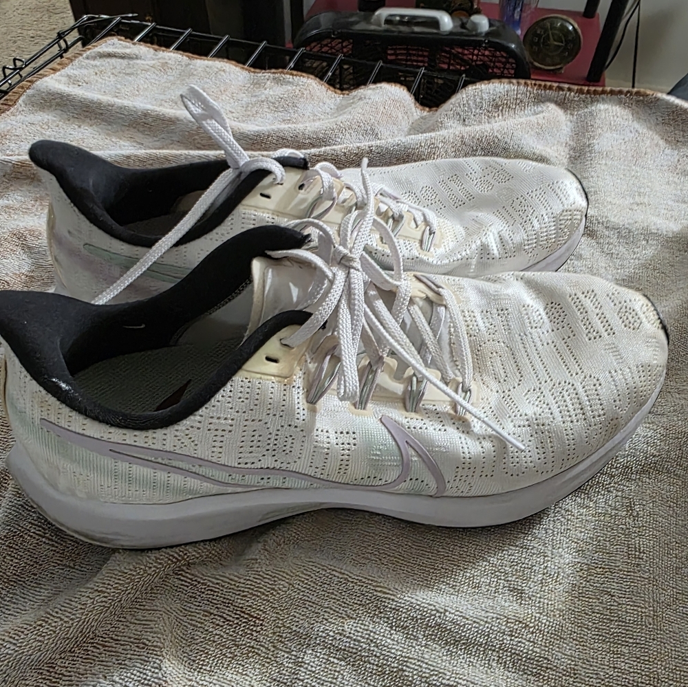 Nike Pegasus 36 Women's White Athletic Sneakers - 12w/10.5m
